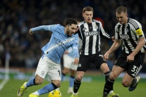 哈兰德在曼联比赛中出色防守集结日辽宁本钢备战国王杯，转会期金州勇士调整名单以备NBA总决赛看傻球迷的简单介绍九游棋牌规则